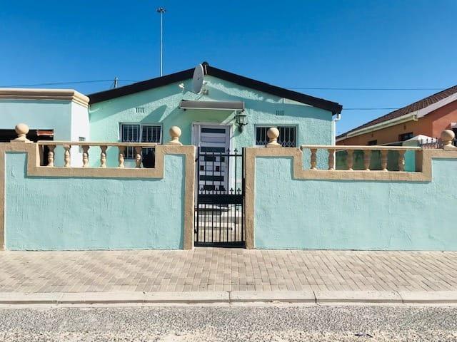 2 Bedroom Property for Sale in Ilitha Park Western Cape